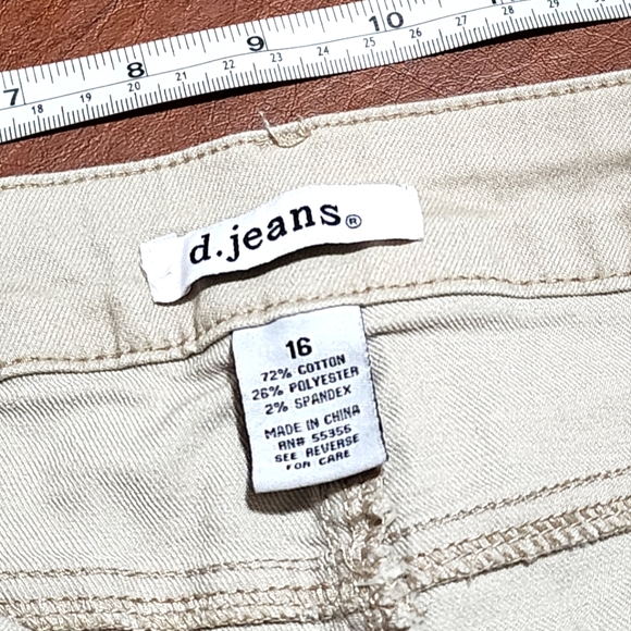 D. Jeans Shorts - Picture 4 of 5